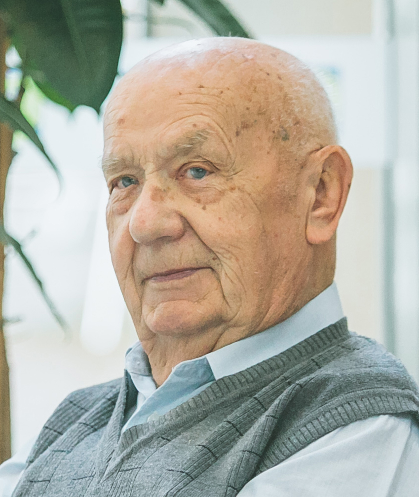 MIHAEL KODRIN, upokojeni profesor biologije na Gimnaziji Ravne na Koroškem