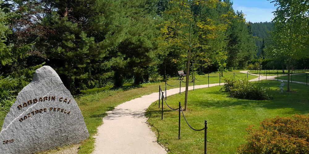 Obisk pokopališča v času pandemije